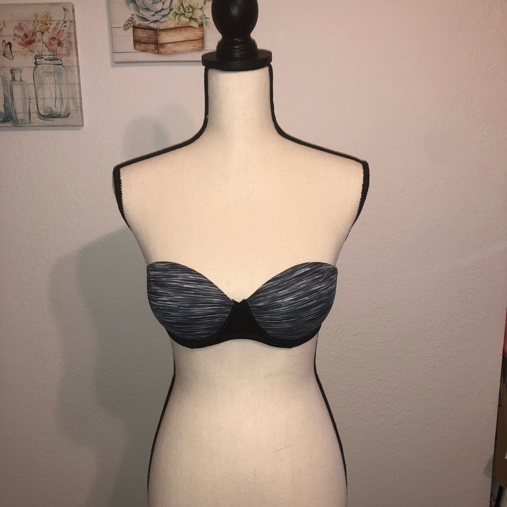 Victoria’s Secret PINK Strapless bra